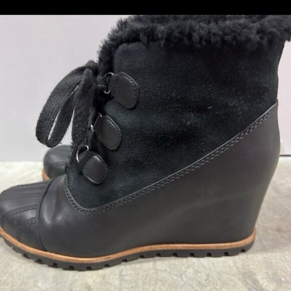 UGG Black Wedge Winter Boots Size 10 Shearling Lined UGG Black Wedge Winter Boots Size 10 Shearling Lined
